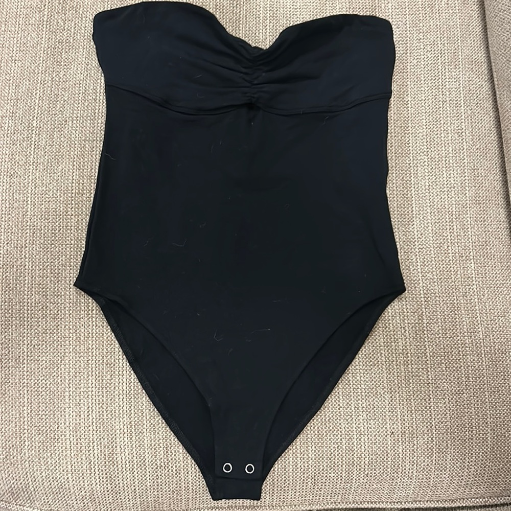 Strapless body suit